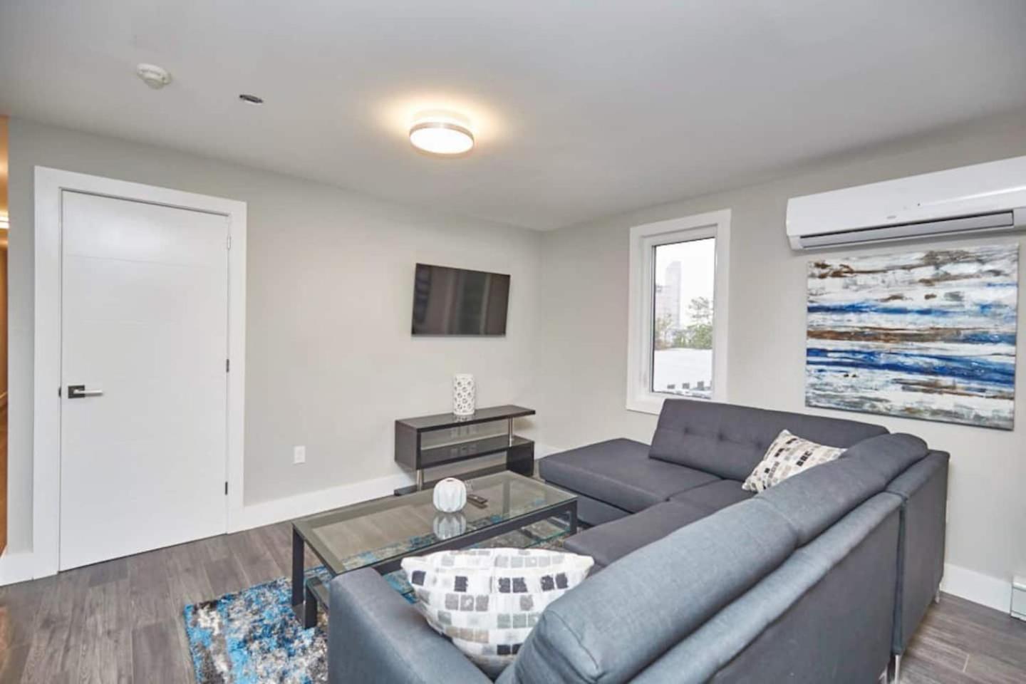 Clifton Hill Hideaway 2B -Two Bedroom Condo Niagara Şelalesi Dış mekan fotoğraf